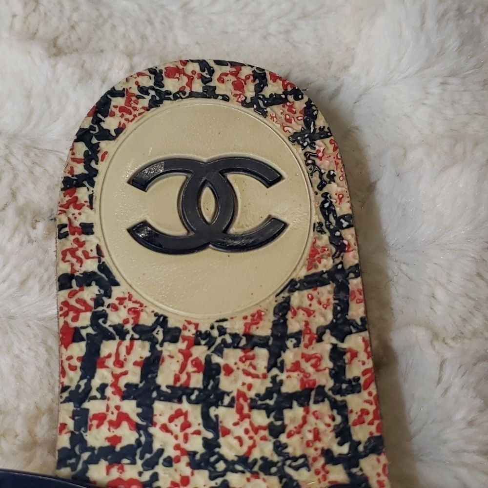 ♥️ SOLD ❤️ Chanel sandals 👡 - Picture 3 of 13